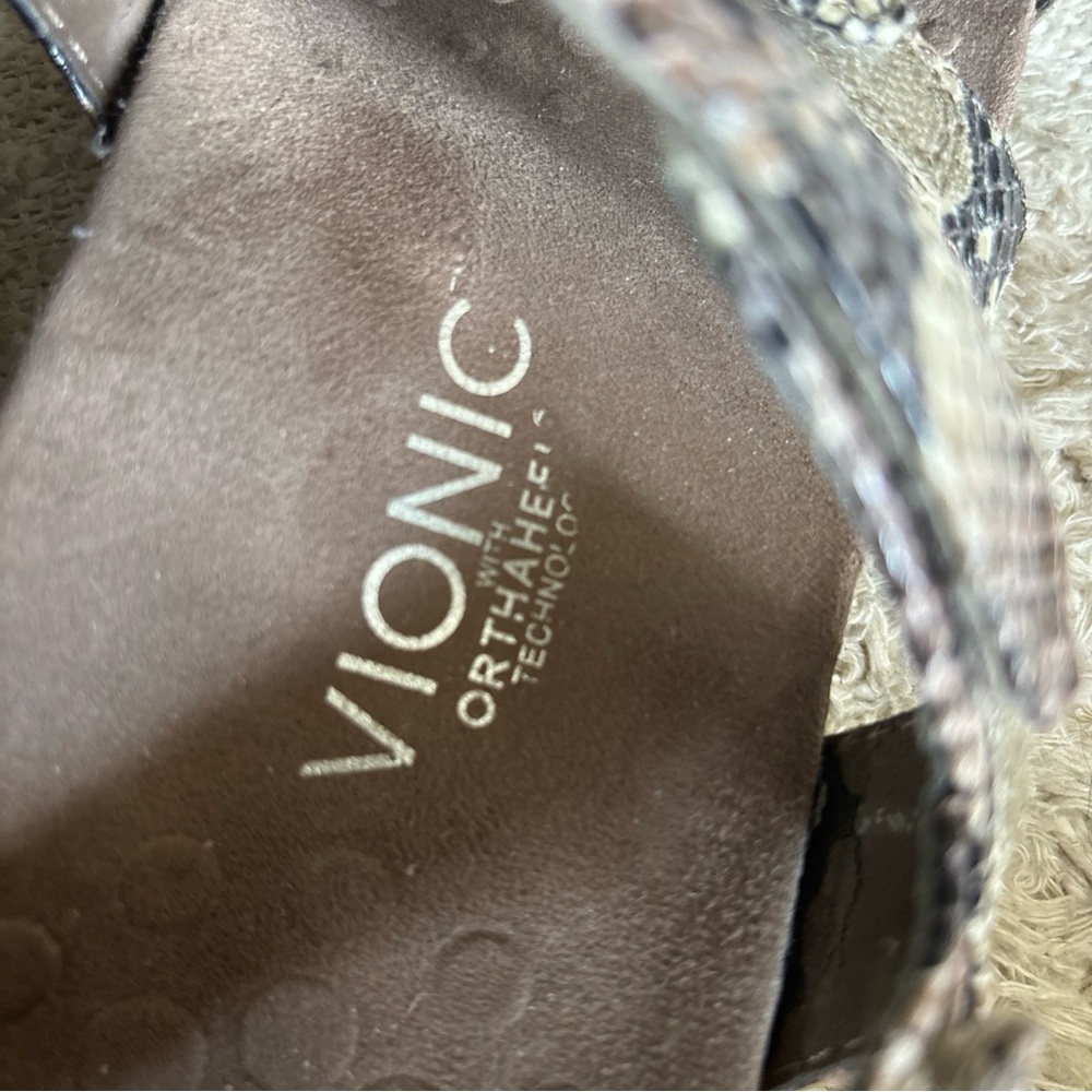 VIONIC Snakeskin Patterned Sandals Adjustable Sz 8 EXC CONDITION - Picture 6 of 8